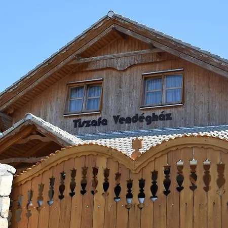 Tiszafa Vendeghaz 招待所 Szentgál