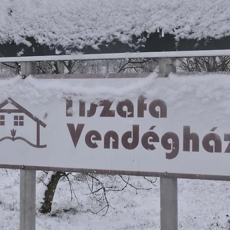 Tiszafa Vendeghaz Guest house